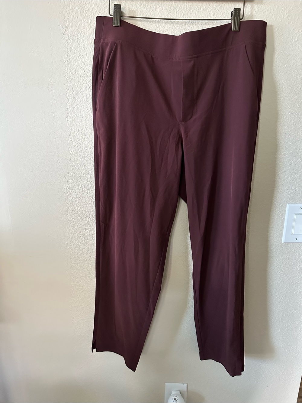 Athleta women's Stretch Pull-On Trousers in Deep Wine size 14/ NWOT 1231